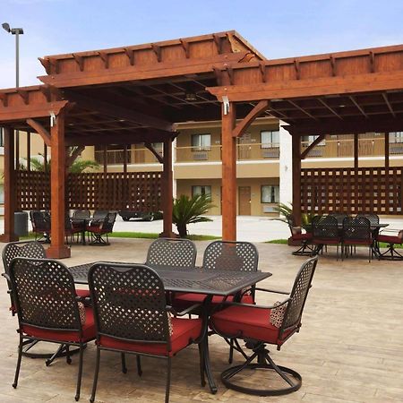 Days Inn & Suites By Wyndham Houston North-Spring Westfield Dış mekan fotoğraf