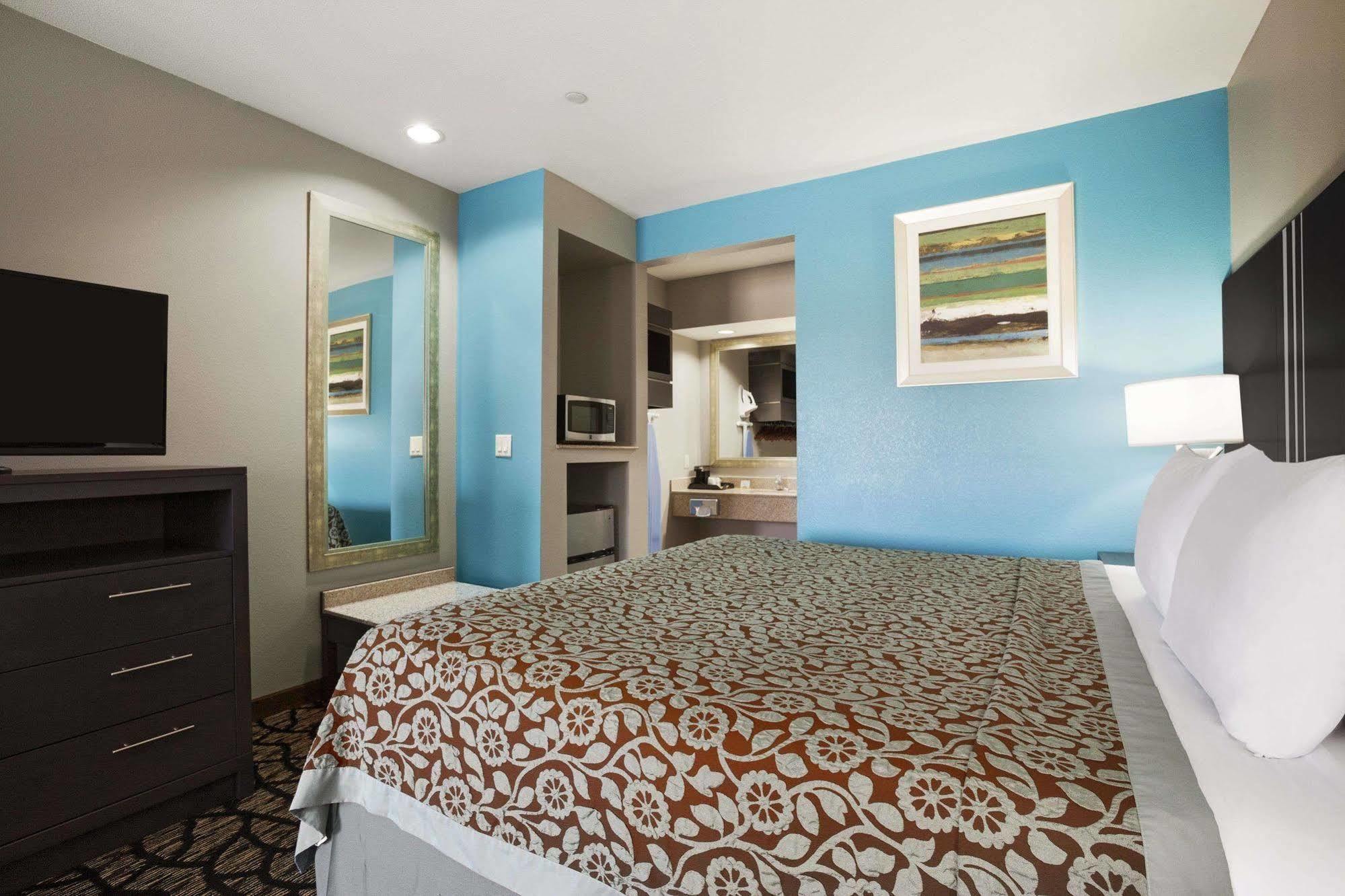 Days Inn & Suites By Wyndham Houston North-Spring Westfield Dış mekan fotoğraf