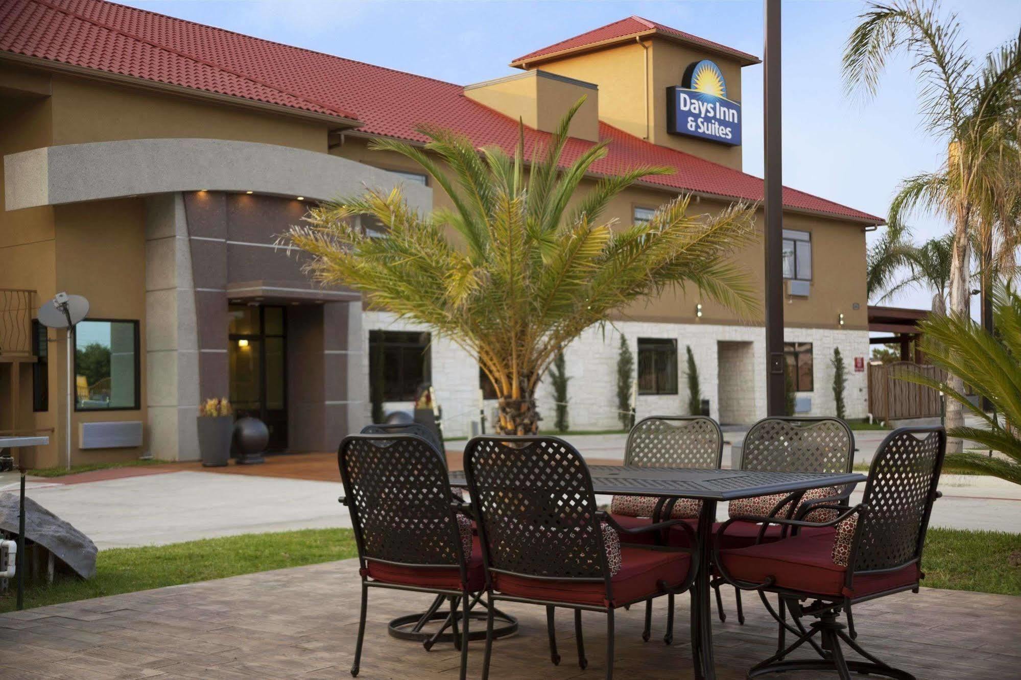 Days Inn & Suites By Wyndham Houston North-Spring Westfield Dış mekan fotoğraf